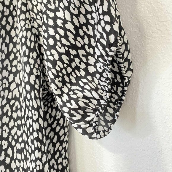 Express Women's Black and White Relaxed Fit Cold Shoulder Blouse Top Size XS/TP - Picture 7 of 9